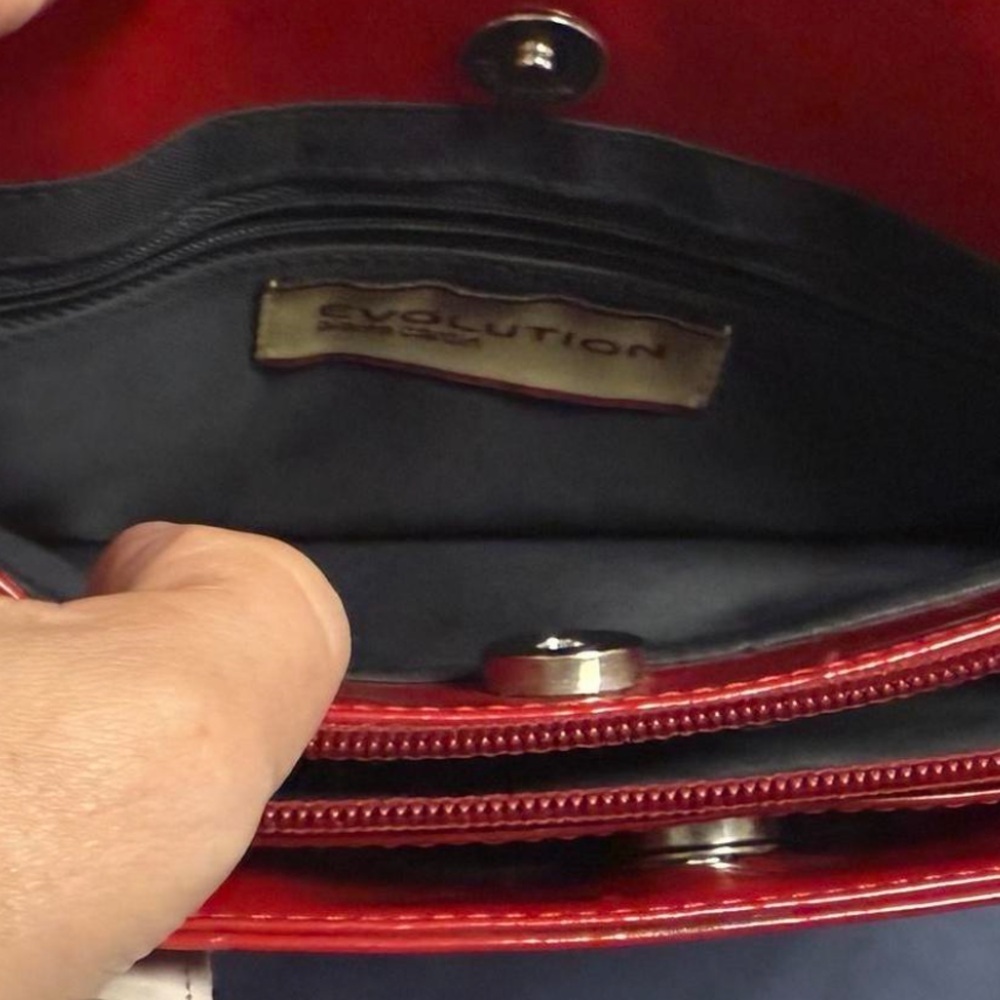 Red patent (charol) Pierre Cardin – Evolution evening handbag. - Picture 4 of 13